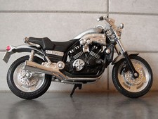 MOTO YAMAHA 1200 V MAX  MAISTO 1:18