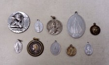 Lot de 10 Anciennes médailles religieuse en métal