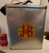 Grosse boite en métal embouti