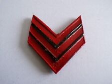 ORIGINAL  MILITAIRE INSIGNE CAPORAL CHEF POMPIERS ? PLASTIQUE + SCRATCH TBE