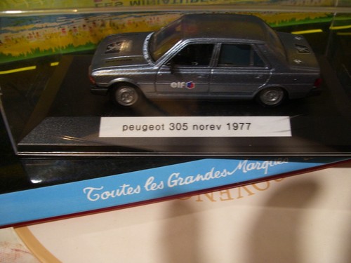 Peugeot 305 bleu publicitaire - peugeot,