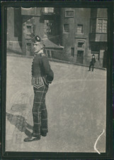 Écosse, Édimbourg, Militaire écossais en uniforme, ca.1900, Vintage silver print