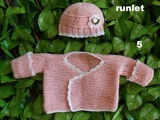 brassière chaussons bébé fille en laine rose.