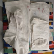 Bas anciens tricotés, lettres brodées main N°9