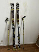 Skis de piste DYNAMIC 170cm ET 2 bâtons pas très vieux Après 2000...