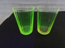 2 verres gobelets en cristal Côtelé, ouraline jaune, hauteur 8 cms