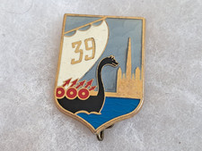 Un insigne militaire " 39° RI / 39° Régiment d'Infanterie " G 1947.