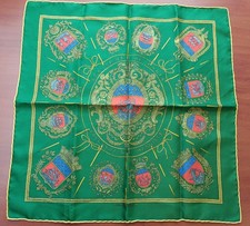 Joli petit foulard en soie