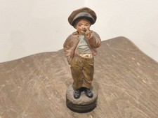 TRES JOLI TERRE CUITE " L ENFANT A LA PIPE " PAR LE GULUCHE