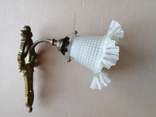 UNE APPLIQUE MURALE ET SA