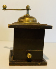 Moulin à poivre, café