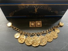 Yves Saint Laurent Superbe Bracelet avec CHARMS + Boucles d’oreilles