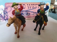 2 figurine mexicain a cheval