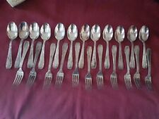 12 cuillères Et 11 Fourchettes à entremet en métal argenté LCF modèle filet