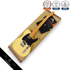 Guitare électrique blonde