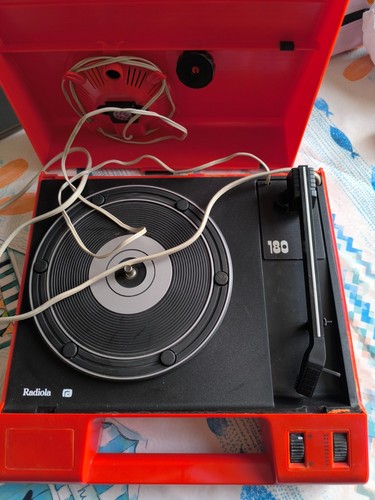 Tourne disque vintage - vintage, rouge