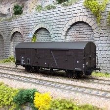 Wagon couvert de marchandises