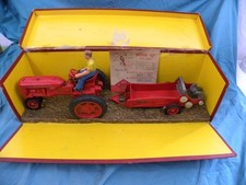 TRES RARE LES JOUETS AGRAIRES JOUEF TRACTEUR ET EPANDEUSE FARMALL MC CORMICK