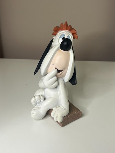 Droopy assis sur branche - branche,