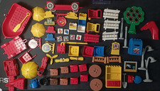Lot vrac Lego Fabuland - Véhicules, chaises, tables, arbres, bancs, ...