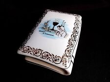 Bonbonnière en porcelaine de Limoges en forme de missel  communion