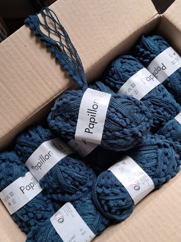 Lot pelotes laine - 19,