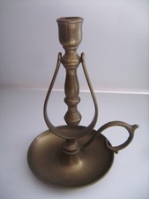 Ancien bougeoir de bateau à balancier en bronze mesurant  21 cm X 13 cm