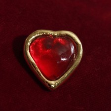 Yves Saint Laurent Paris broche formant coeur métal & résine 1980s