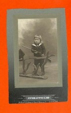 LISIEUX (14) PHOTO JEUNE ENFANT AVEC CARABINE ou FUSIL / STUDIO FILLION