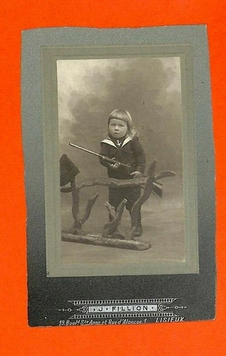 Lisieux photo jeune - lisieux,