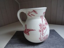 Broc de toilette faïence, Longwy Oiseaux, H 26cm,fon crème, décors rouges