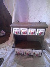 Ancienne étagère à épices