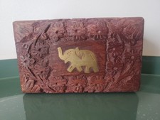 Boite en bois sculptée Éléphant incrustation laiton