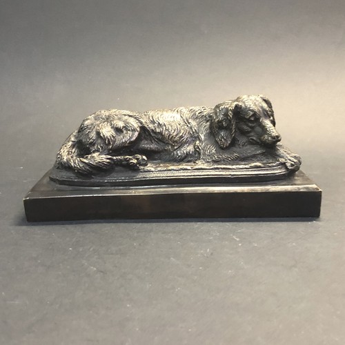 Bronze chien allongé - chien, »