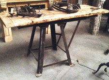 console de milieu en fonte de fer piétement conique dessus bois sapin  XX siècle