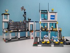 Lego City Ville - bâtiment poste de police + personnages (n° 17)