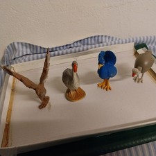 Lot de 4 diverses figurines - Aigle, Paon, Oie ( l'aigle porte la marque JUPLAY)