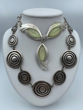 LOT 2 COLLIERS FANTAISIES LILI LA PIE CERCLES HO DRAPES VERTS 123 GRAMMES W624