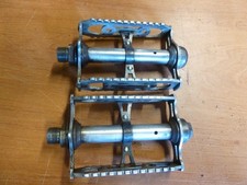 Ancien vélo pédales