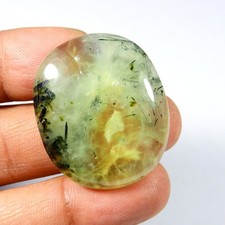 Cabochon rutilé vert naturel