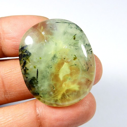 Cabochon rutilé vert naturel
