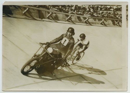 Cyclisme derrière moto - , au