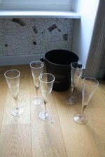 Sceau à glace et flûtes à