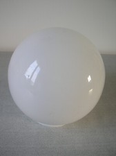 Ancien abat jour boule en verre opaline 15 cm plafonnier luminaire lustre