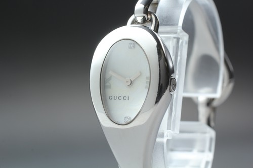 Presque comme neuve montre - [presque, neuve]