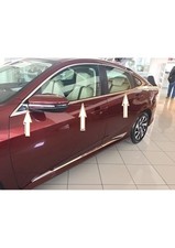 Garniture chromée de vitre