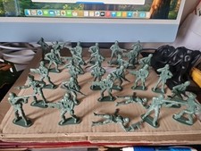 lot de 28 Soldats militaires plastiques..7cm.