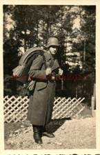 Photo, ww2, soldat avec tornister, plafond et casque en acier (N)50172