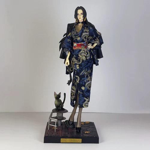 Grande statue one - grande,