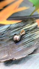 Pendentif or ornée d'une perle de tahiti forme goutte d'eau Or 750 Millième (18